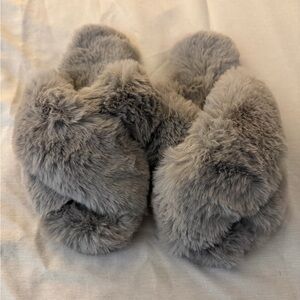 LOFT (Size 7/8) Cozy Plush Fuzzy Slide Slippers - Grey